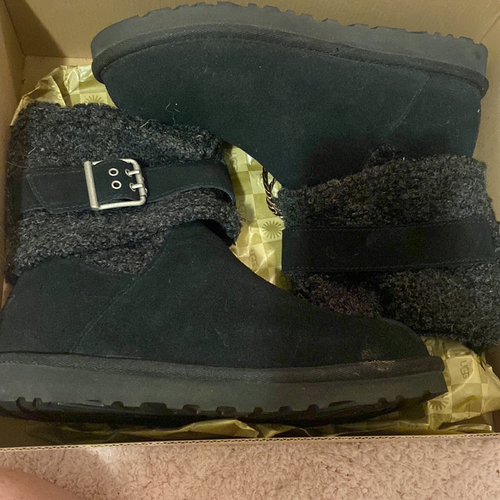 Black ugg’s - Picture 2 of 4
